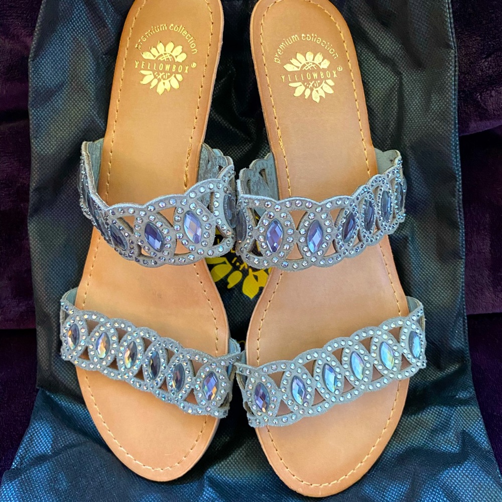 💎 Gray Jeweled Sandals 💎
